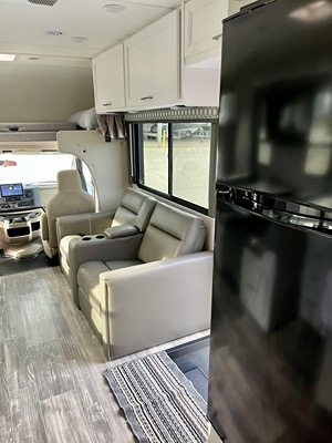 2025 THOR MOTOR COACH GENEVA photo 4