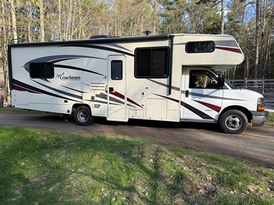 2019 COACHMEN FREELANDER photo 2