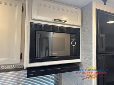 2023 Thor Motor Coach Chateau photo 26