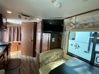 2017 Jayco Jay Feather 7 photo 17