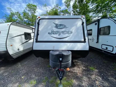 2017 Jayco Jay Feather 7 photo 2