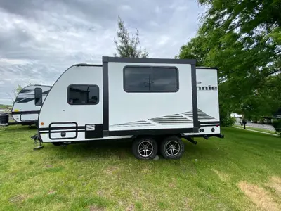2021 Winnebago Industries Towables Micro Minnie photo 5