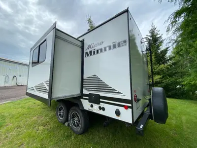 2021 Winnebago Industries Towables Micro Minnie photo 7