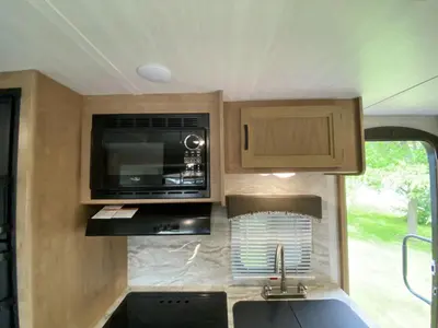 2021 Winnebago Industries Towables Micro Minnie photo 19