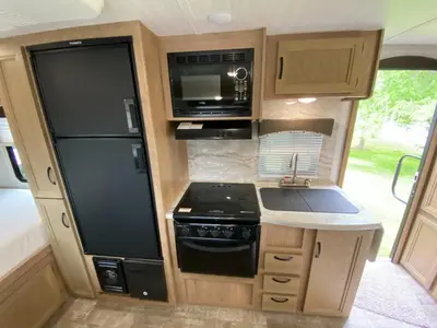 2021 Winnebago Industries Towables Micro Minnie photo 17