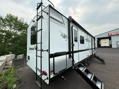 2027 Jayco Jay Feather photo 7
