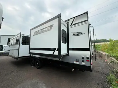 2027 Jayco Jay Feather photo 6