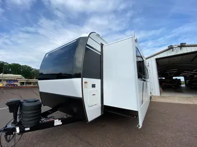 2027 Winnebago Thrive photo 4