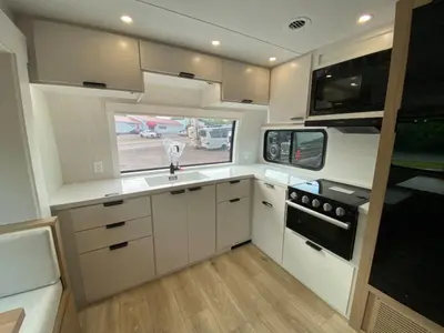 2027 Winnebago Thrive photo 18