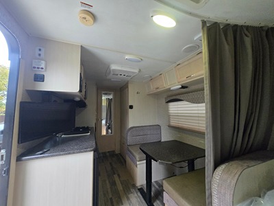 2018 WINNEBAGO MICRO MINNIE photo 6