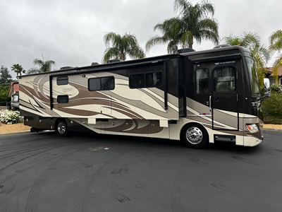 2011 FLEETWOOD DISCOVERY photo 2