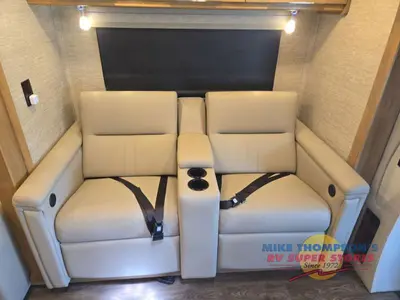 2020 Tiffin Motorhomes Wayfarer photo 25