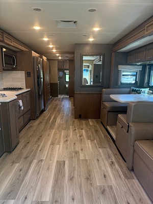 2021 THOR MOTOR COACH CHALLENGER photo 3