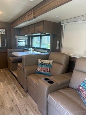 2021 THOR MOTOR COACH CHALLENGER photo 4