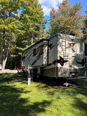 2021 HOLIDAY RAMBLER INVICTA photo 2