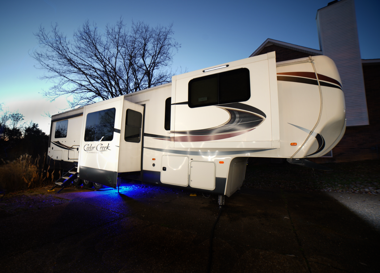 2018 FOREST RIVER CEDAR CREEK SILVERBACK exterior