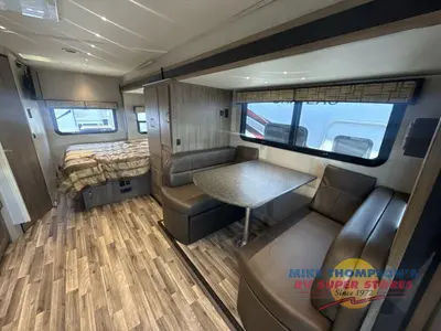 2018 Dynamax isata 3 photo 22