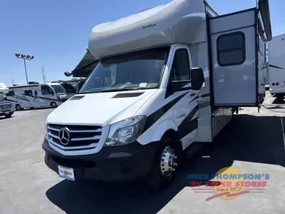 2018 Dynamax isata 3 photo 11