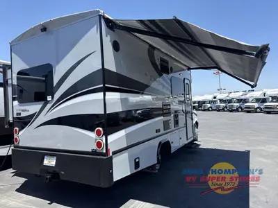 2018 Dynamax isata 3 photo 15
