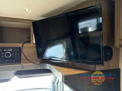 2018 Dynamax isata 3 photo 21