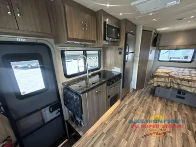 2018 Dynamax isata 3 photo 24