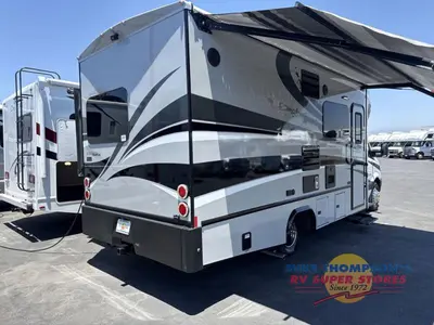 2018 Dynamax isata 3 photo 6