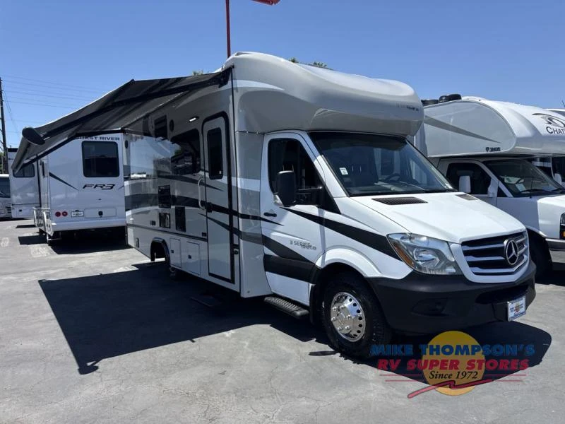 2018 Dynamax isata 3 exterior