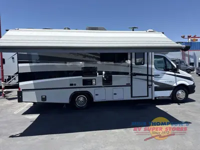 2018 Dynamax isata 3 photo 16
