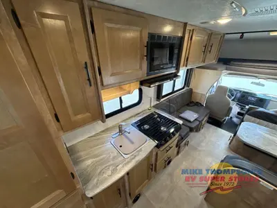 2021 Coachmen RV Leprechaun photo 27
