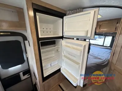 2021 Coachmen RV Leprechaun photo 32