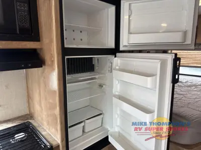 2020 Coachmen RV Leprechaun photo 32