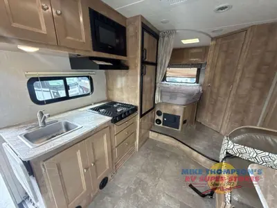 2020 Coachmen RV Leprechaun photo 25