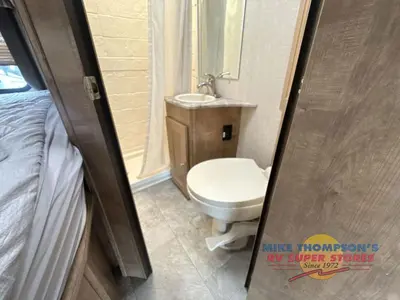 2020 Coachmen RV Leprechaun photo 36