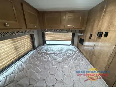 2020 Coachmen RV Leprechaun photo 34