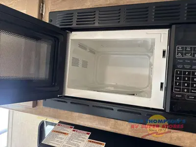 2020 Coachmen RV Leprechaun photo 30