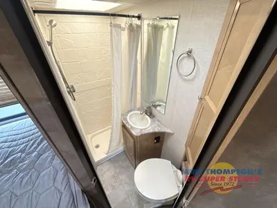 2020 Coachmen RV Leprechaun photo 35