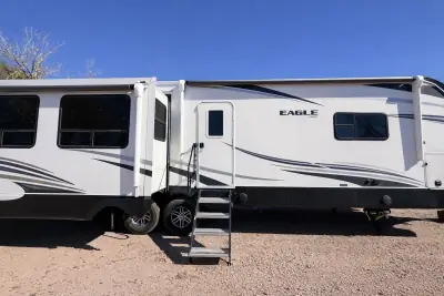 2021 EAGLE 330RSTS photo 2