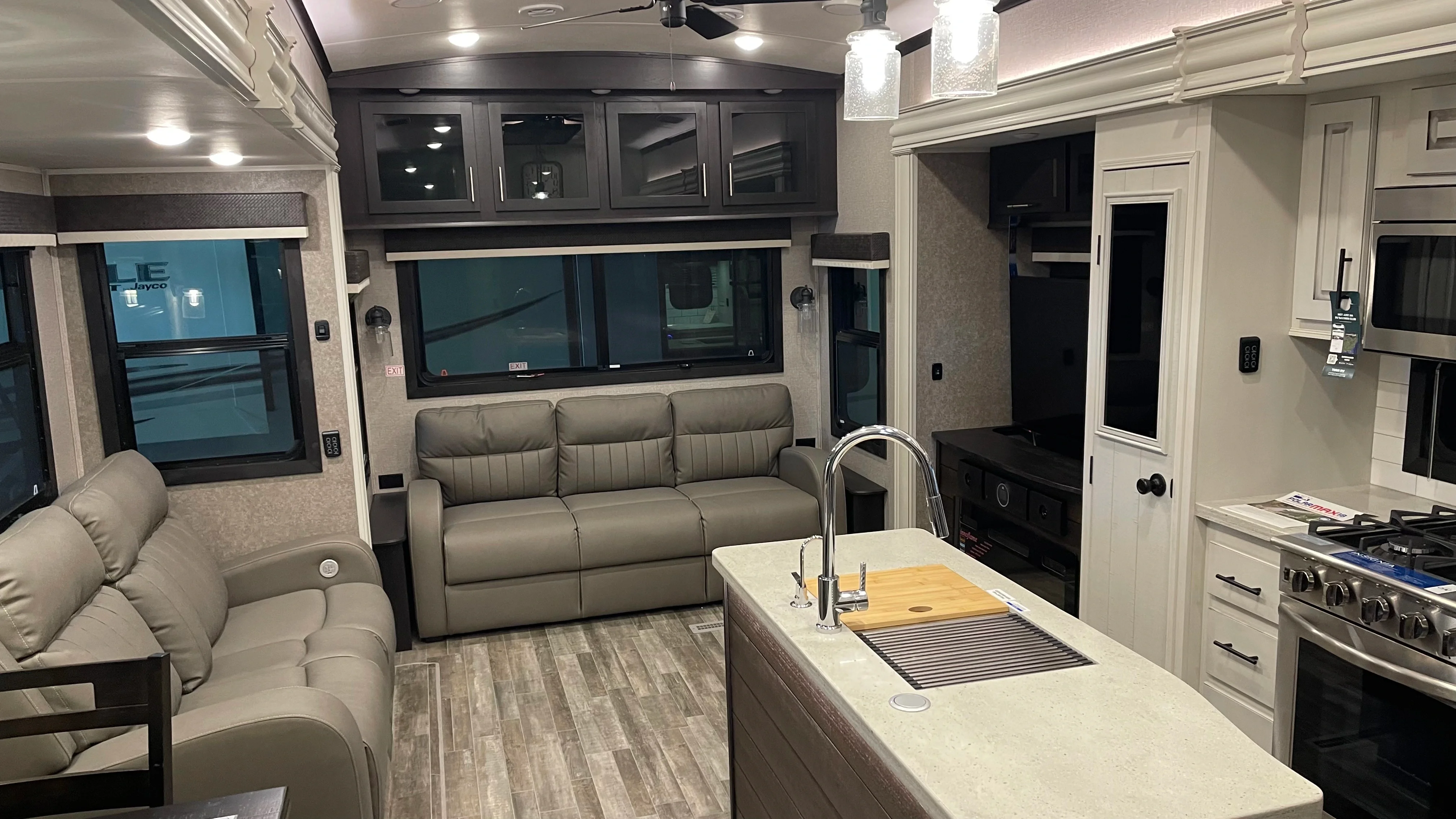 2021 JAYCO NORTH POINT exterior