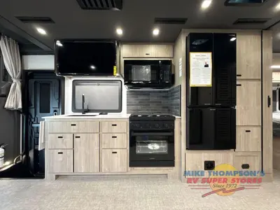 2027 Grand Design Lineage Series F photo 24