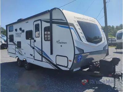 2022 Coachmen RV Freedom Express Ultra Lite photo 2