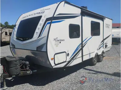 2022 Coachmen RV Freedom Express Ultra Lite photo 4