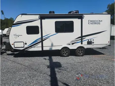 2022 Coachmen RV Freedom Express Ultra Lite photo 5