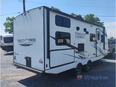 2022 Coachmen RV Freedom Express Ultra Lite photo 8