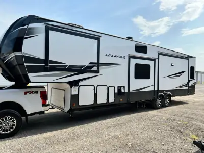 Used 2021 Keystone Avalanche 365MB