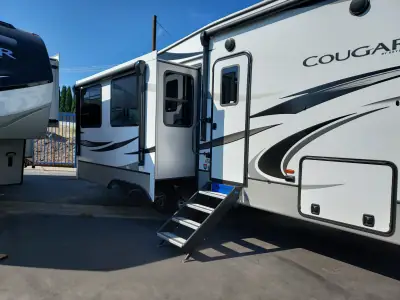Used 2021 Keystone Cougar 290RLS