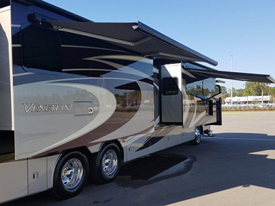 2016 THOR MOTOR COACH VENETIAN photo 9