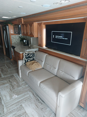 2016 THOR MOTOR COACH VENETIAN photo 3