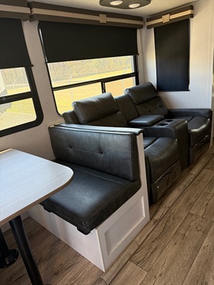 Used 2022 Dutchmen Astoria 3553MBP