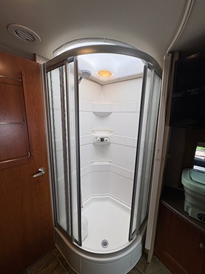 2011 WINNEBAGO ASPECT photo 4