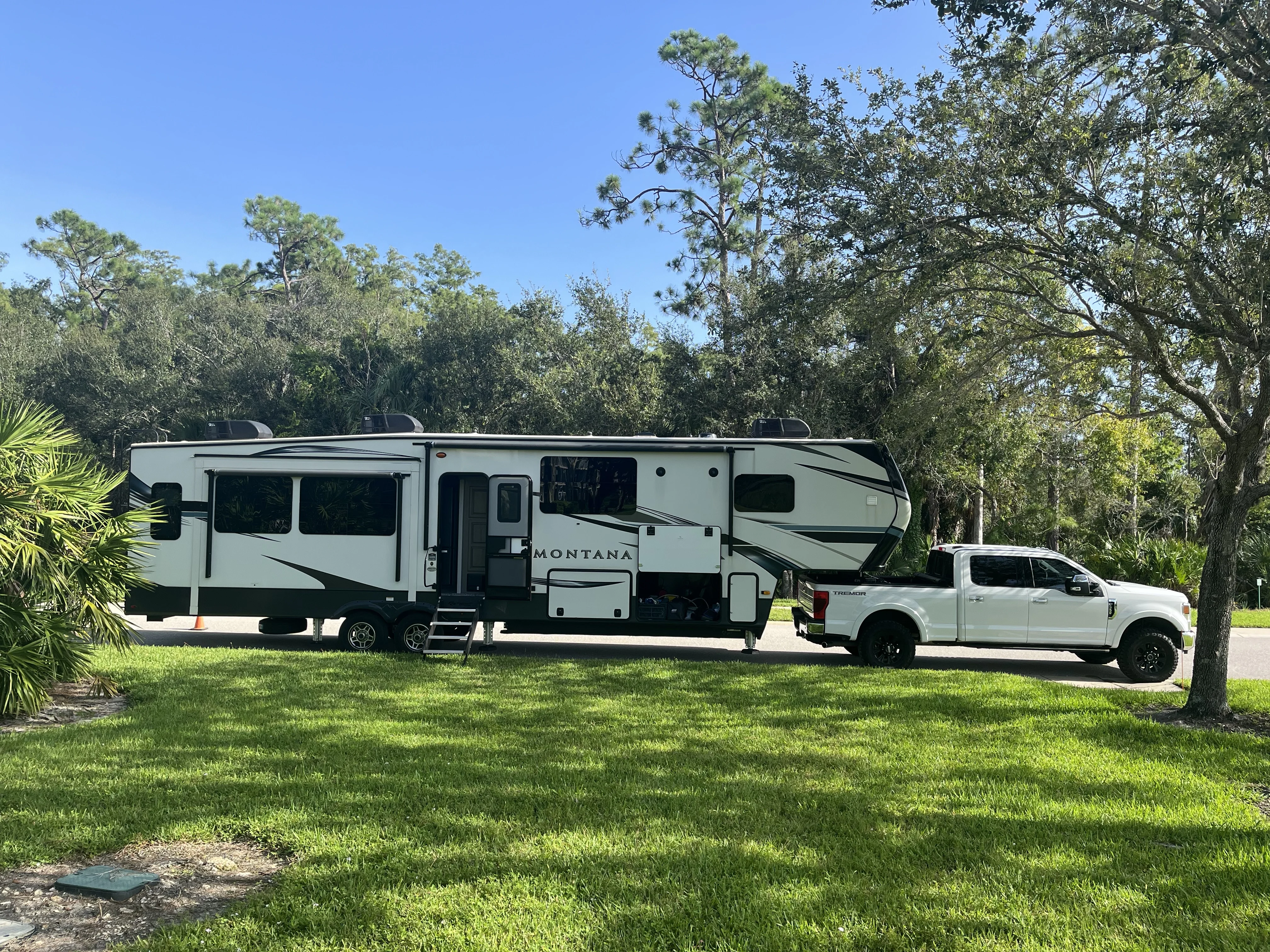 2021 KEYSTONE MONTANA exterior